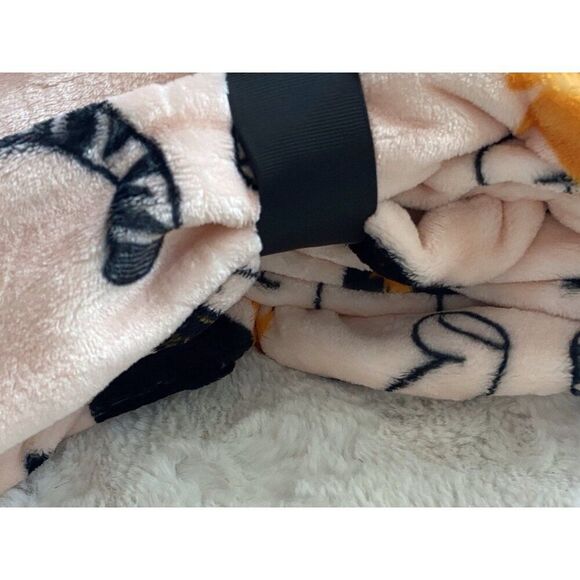 Disney Winnie The Pooh Tigger Piglet Halloween Pink Throw Blanket 60” X 70” NEW - Picture 12 of 16